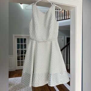 Elegant White Sleeveless Dress